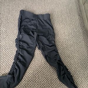 Cushnie et ochs black leggings with braid detail